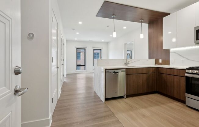 2 beds, 2 baths, 984 sqft, $2,850, Unit 203