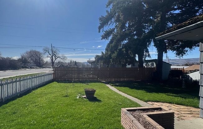 Pet-Friendly 2 Bedroom Rental with Spacious Living