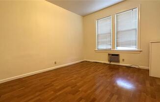 2 beds, 1 bath, 650 sqft, $2,450