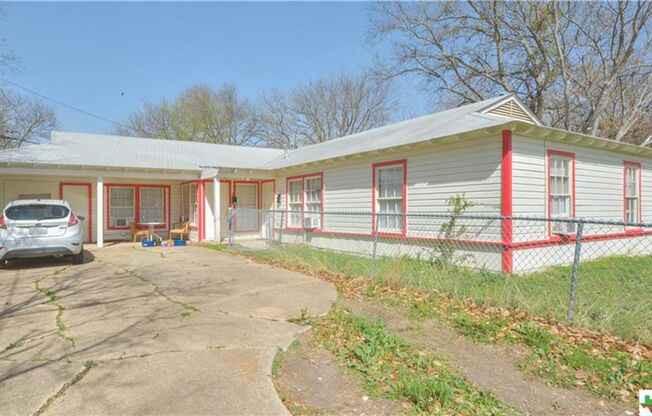 1505 (1-2) Alamo Ave