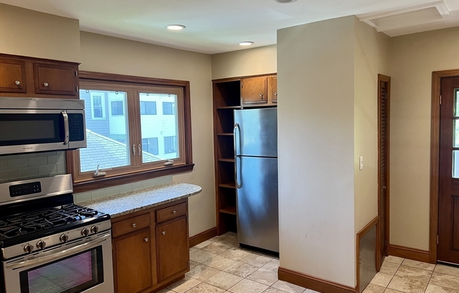 3 beds, 1 bath, 1,160 sqft, $3,000, Unit 2