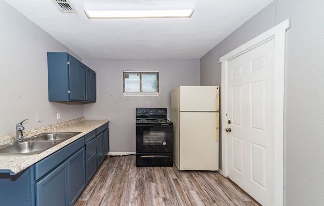 3 beds, 1 bath, $995, Unit 508-b