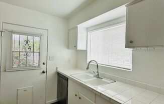 2 beds, 2 baths, $1,250, Unit Santa1641