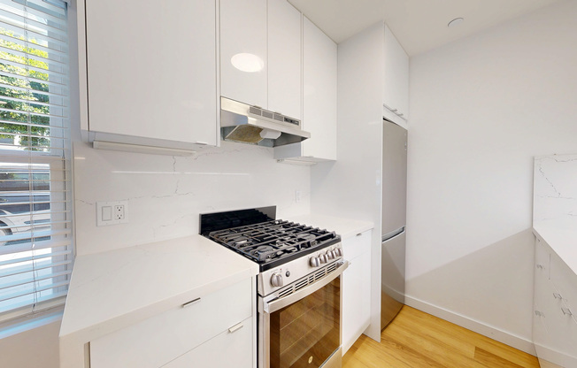 2425 BUCHANAN