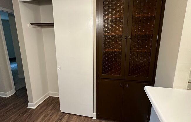 2 beds, 1 bath, $1,395, Unit 216