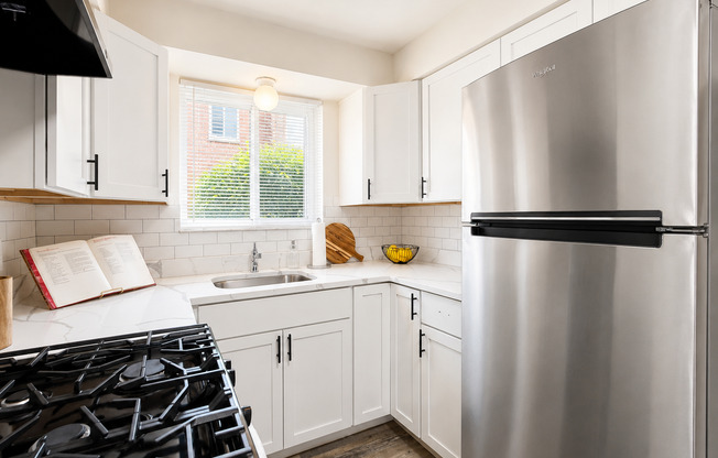 1 bed, 1 bath, 650 sqft, $950, Unit 2819-B