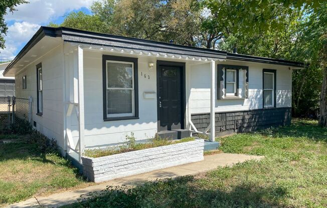 3BED/2BATH HOUSE FOR RENT AVAILABLE NOW! ***HALF OFF 1ST MONTHS RENT***