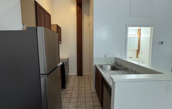 Studio, 1 bath, 600 sqft, $1,050, Unit 308