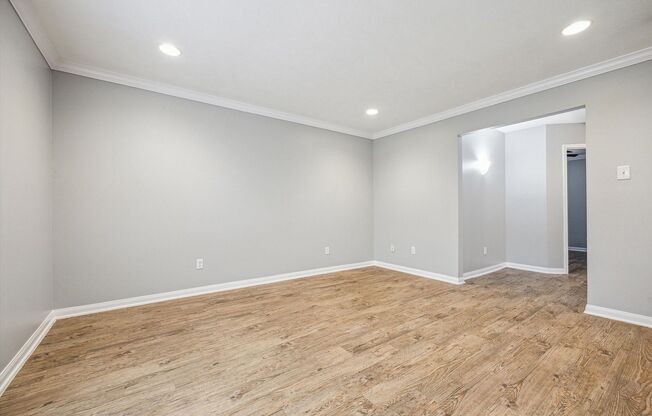2 beds, 1 bath, 775 sqft, $1,595, Unit 29