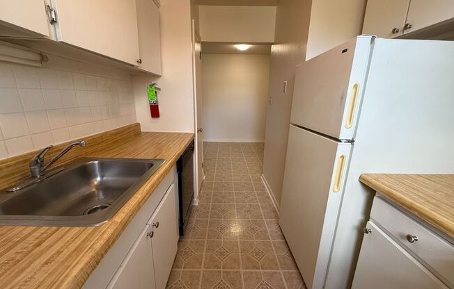 2 beds, 1 bath, 874 sqft, $1,445, Unit Q-14