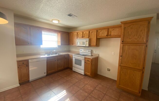 3 beds, 2 baths, $1,395