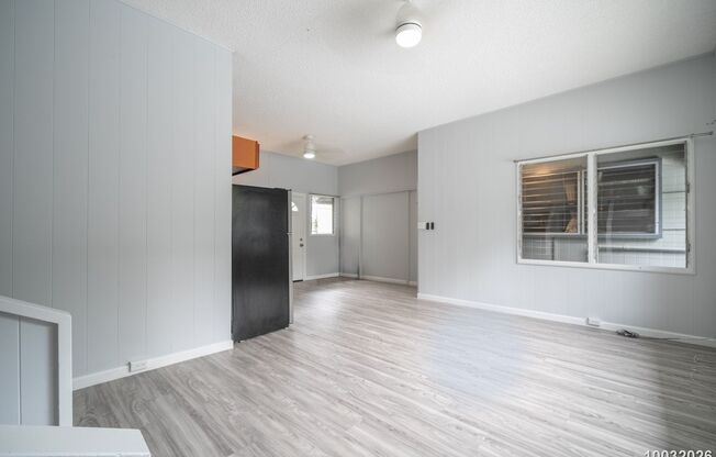 Recently Renovated 2BR/1BA/2 tandem PKG (covered & uncovered) in Kalihi Valley!