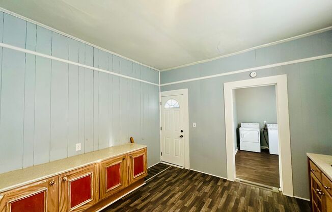 DOWNTOWN WILMINGTON - 3 Bedroom & 1 Bath - MOVE IN SPECIAL ~ $500 OFF!