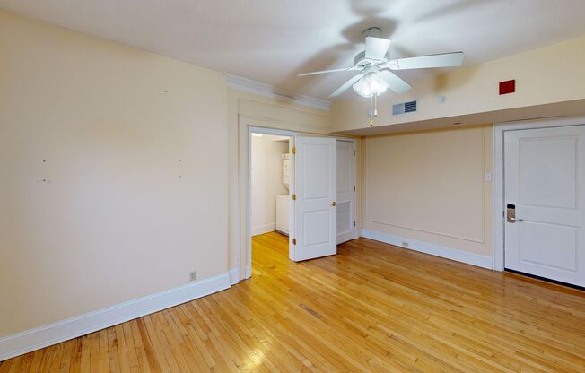 Studio, 1 bath, 310 sqft, $1,050, Unit 408