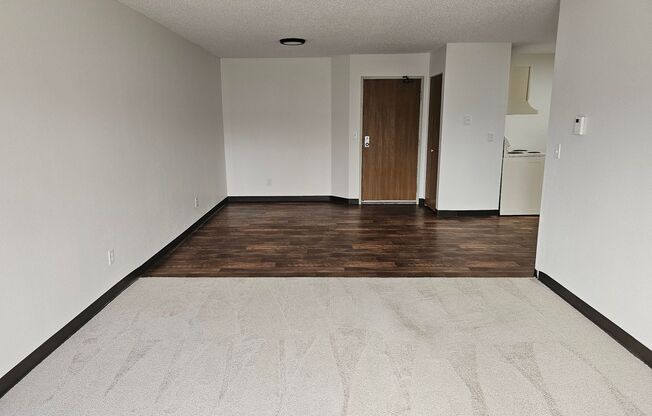 2 beds, 1 bath, 920 sqft, $1,305, Unit 1471-203