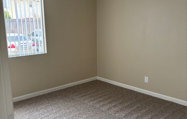2 beds, 1 bath, $2,150, Unit 24