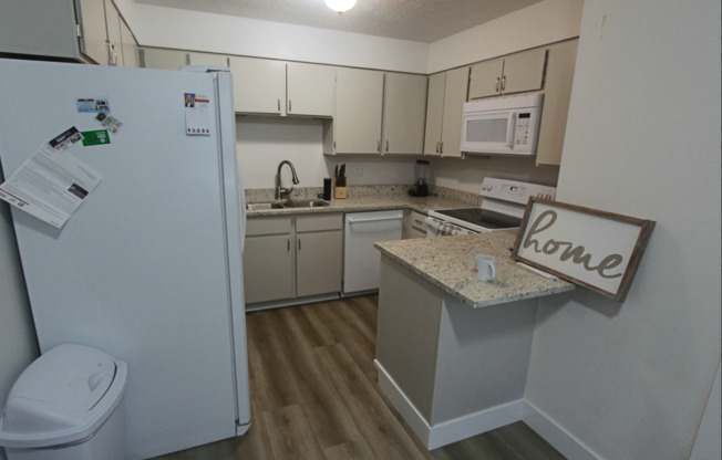 1 bed, 1 bath, 916 sqft, $775