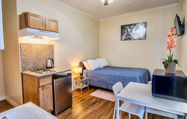 Studio, 1 bath, 156 sqft, $1,095.42, Unit 205