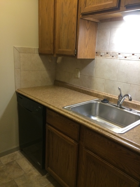 1 bed, 1 bath, 615 sqft, $800, Unit D10