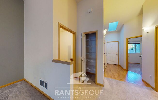 2 beds, 1 bath, $2,000