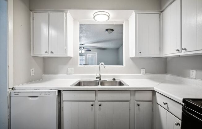 1 bed, 1 bath, 614 sqft, $900, Unit PH-114