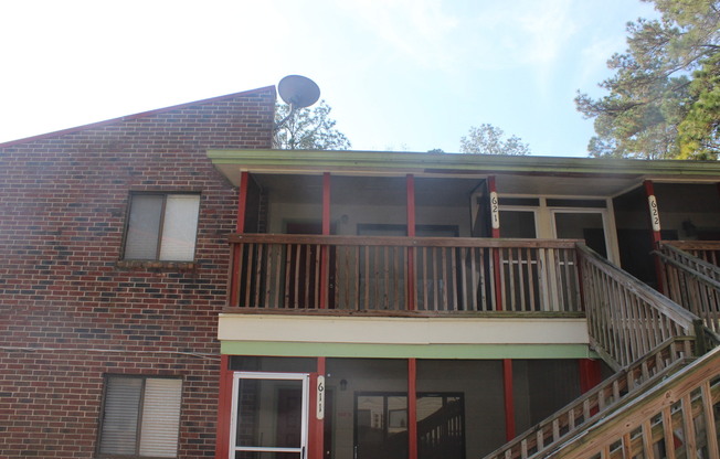 2/1 Condo with screened porch and community pool