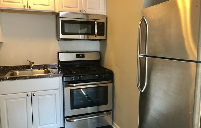For Rent: Urban Luxury at 914 N. Charles St – Your City Lifestyle Awaits!