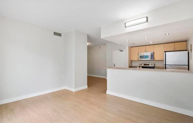 2 beds, 1 bath, $3,000, Unit # 1003