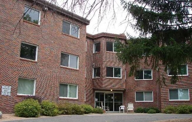 River Walk Apartments of Delano