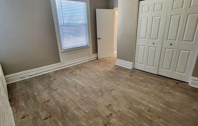 *** Great location in Friendship * Apartment Available Now * Pet Friendly * Tree Lined Street * Spacious & Renovated ***