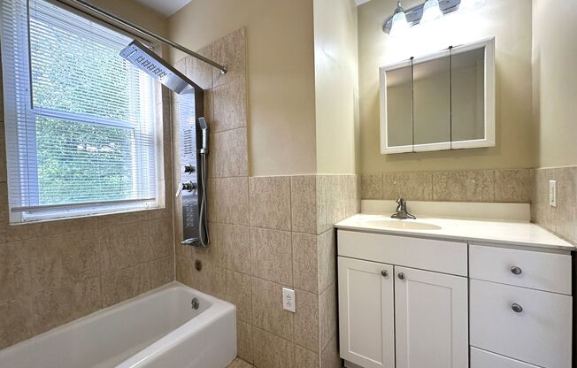 1 bed, 1 bath, 635 sqft, $1,360, Unit Apt C-14