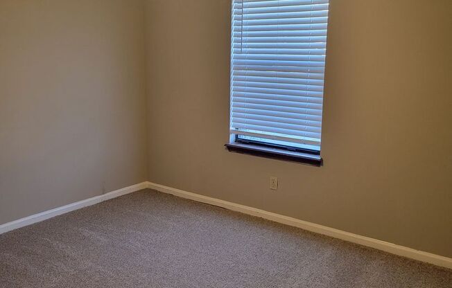 $1200 - Jefferson Square - Updated 2/2