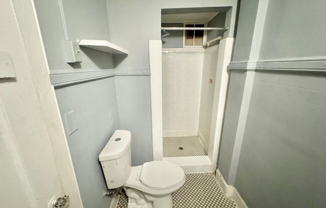 1 bed, 1 bath, $1,095, Unit 14