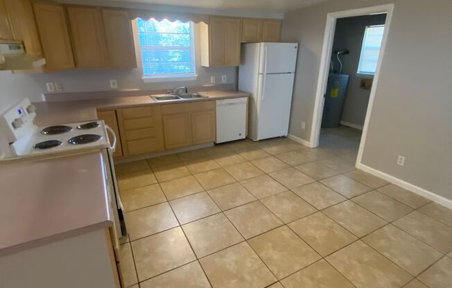 4 beds, 2 baths, 1,380 sqft, $1,225, Unit 5970