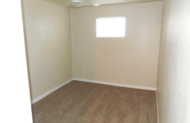 3 beds, 1 bath, 1,000 sqft, $1,559