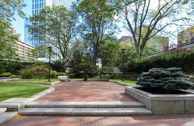 1 bed, 1 bath, 895 sqft, $3,100, Unit 8R