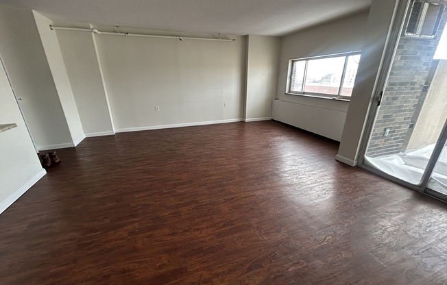 2 beds, 2 baths, 1,000 sqft, $3,900, Unit 801