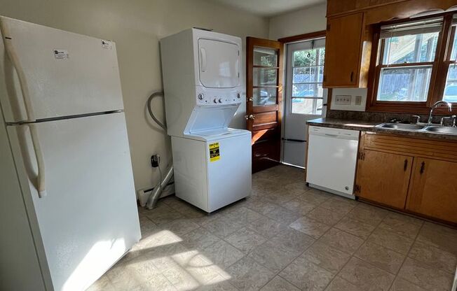 2 beds, 1 bath, 903 sqft, $1,290, Unit E-6