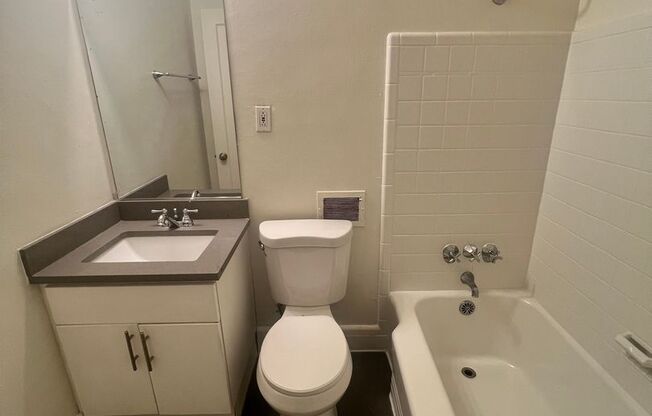 Studio, 1 bath, 374 sqft, $1,150, Unit 302