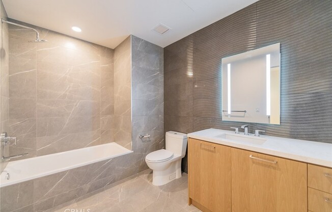 1 bed, 1 bath, 711 sqft, $2,800, Unit 1414