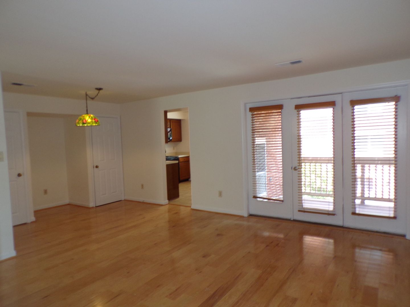 Bright and Cozy Two Bedroom Condo, One Block From Braddock Road Metro
