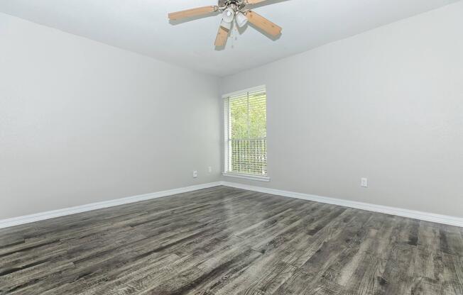 1 bed, 1 bath, 837 sqft, $1,129