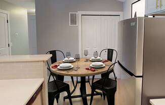 Brixin Franklin Apartments & Townhomes Renovated Dining