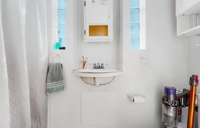 3 beds, 2 baths, 850 sqft, $4,795, Unit 21