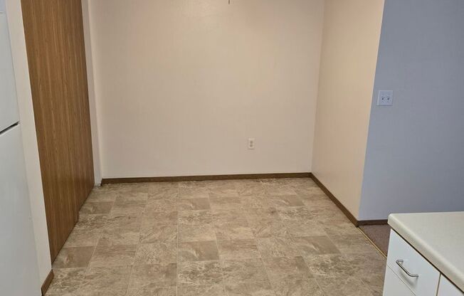 2 beds, 1 bath, 856 sqft, $1,259, Unit PL   7612