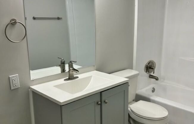 1 bed, 1 bath, 745 sqft, $1,175, Unit C4