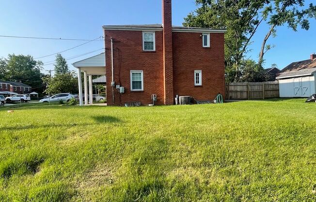 Townhouse on Spacious Corner Lot