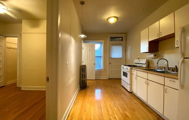 1 bed, 1 bath, 750 sqft, $1,095, Unit 4620-2R