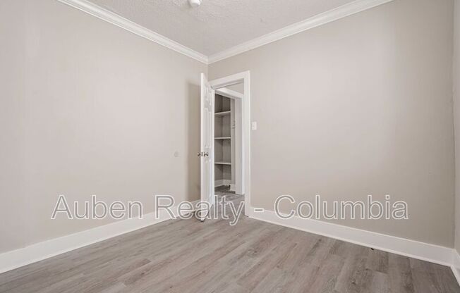 1216 1/2 GREGG ST