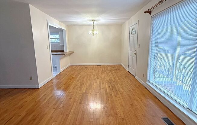 2 beds, 1 bath, $1,600